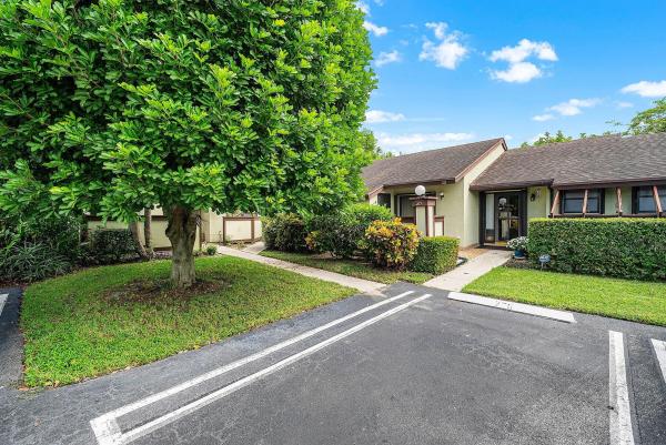 Strathmore Gate West, 276 Beaver Dam Ct, Royal Palm Beach, Florida 33411, image 1
