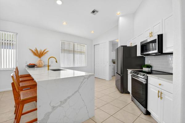 Sapphire Cove At Baywinds, 2245 Sapphire Cir, West Palm Beach, Florida 33411, image 3