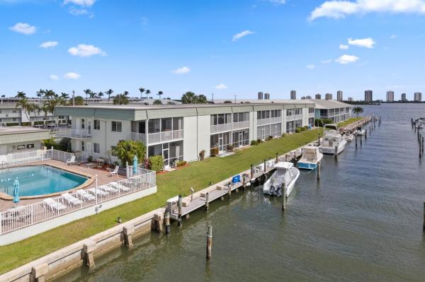 Windsor Park South, 110 Wettaw Ln #204, North Palm Beach, Florida 33408, image 1