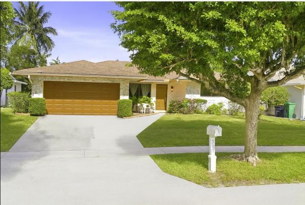 Hollywood Center, 309 SE 4th St, Dania Beach, Florida 33004, image 1