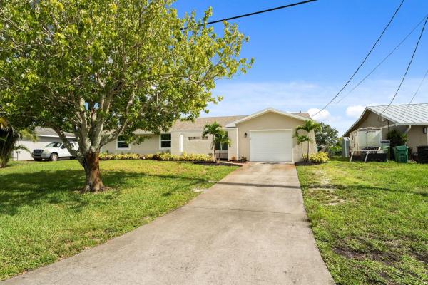 372 SE Oakridge Dr, Port St. Lucie, Florida 34984, image 1