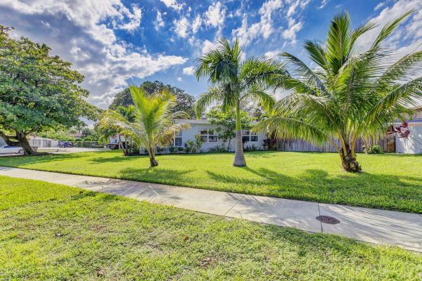 Broadmoor, 385 Hunter St, West Palm Beach, Florida 33405, image 2