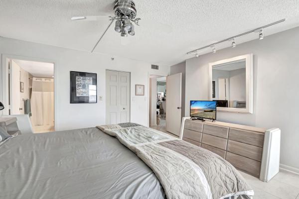 Huntington Lakes 2, 6866 Huntington Ln #806, Delray Beach, Florida 33446, image 1