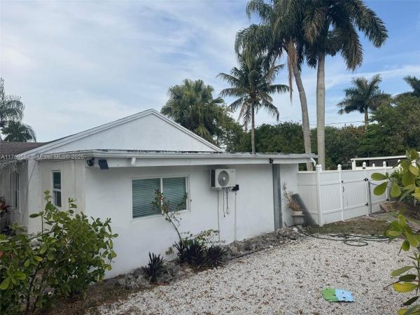 Serubi Court, 3918 Serubi Ave, Palm Springs, Florida 33461, image 1