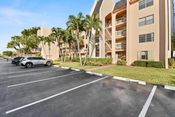 Golden Lakes Village, 140 Lake Nancy Ln #112, West Palm Beach, Florida 33411, image 1