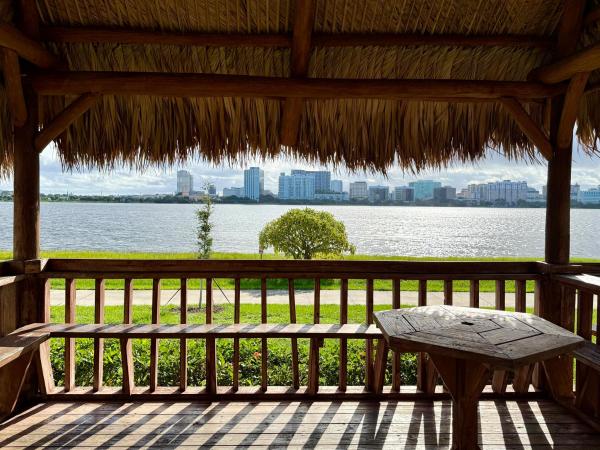 760 Executive Center Dr #14, West Palm Beach, Florida 33401, image 1