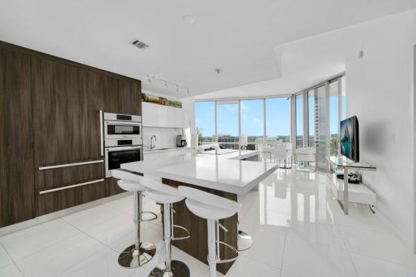 Paramount Miami Worldcenter, 851 NE 1st Ave #2410, Miami, Florida 33132, image 1