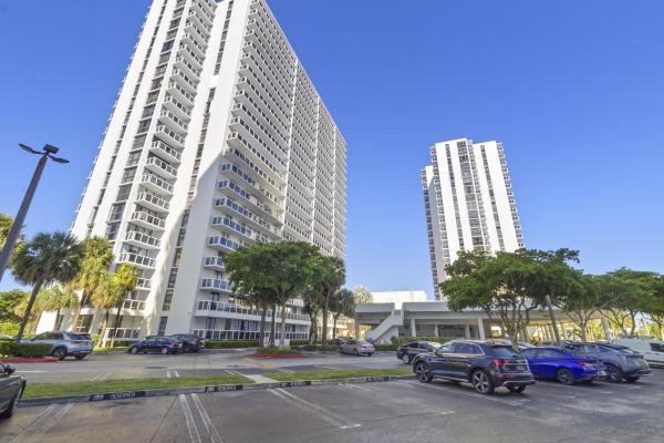 Waterview 2, 20515 E Country Club Dr #345, Aventura, Florida 33180, image 1