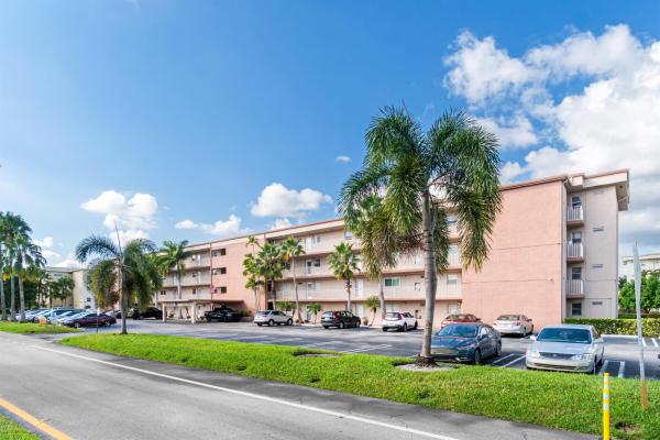 Village Royale Evergreen, 2615 NE 1st Ct #303, Boynton Beach, Florida 33435, image 1
