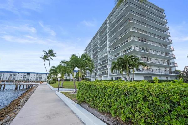 Lake Harbor Cove, 3040 Lake Shore Dr #PH-2, Riviera Beach, Florida 33404, image 2