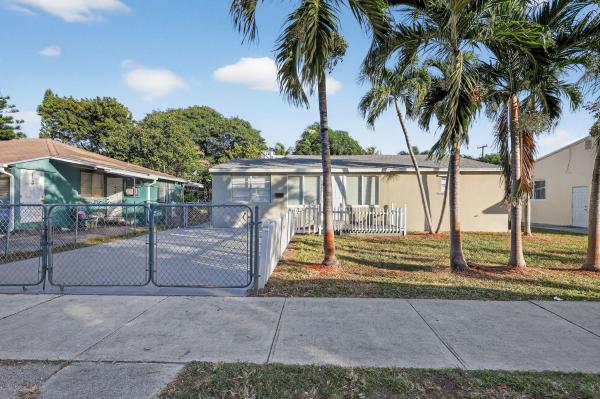 Royal Poinciana, 1941 Taft St, Hollywood, Florida 33020, image 1