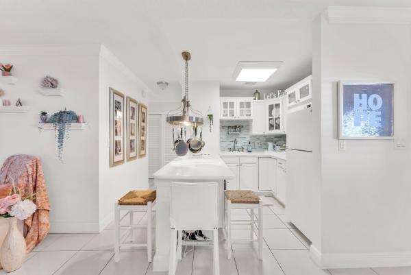 Venetian Park Gardens, 2131 NE 42nd Ct #211e, Lighthouse Point, Florida 33064, image 1