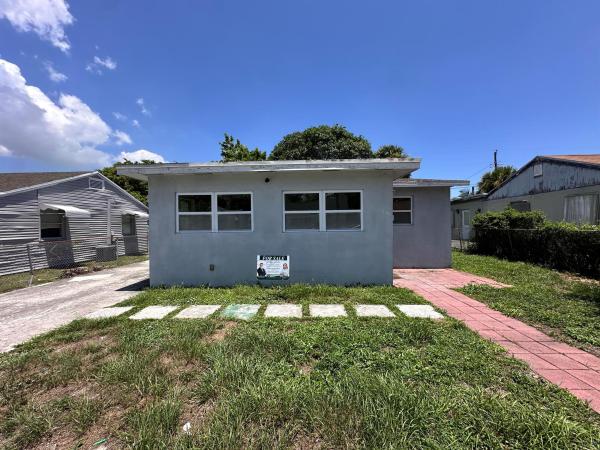 Riviera Beach Heights, 840 W 1st St, Riviera Beach, Florida 33404, image 1