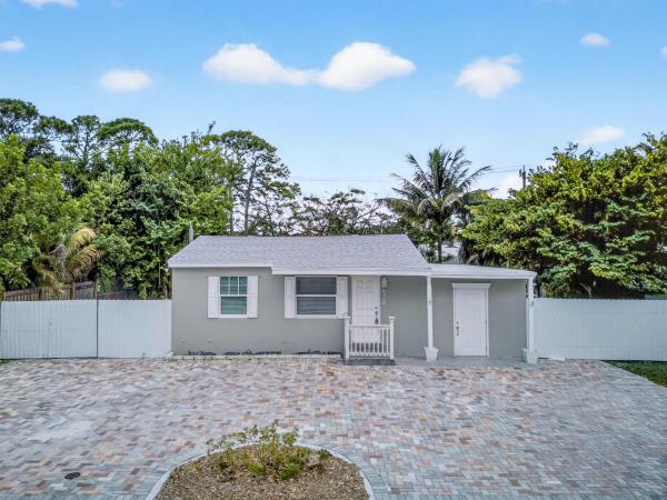 Delaware Manor, 4368 Sussex Ave, Lake Worth, Florida 33461, image 3