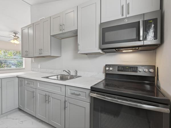 Delaware Manor, 4368 Sussex Ave, Lake Worth, Florida 33461, image 2