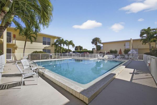 727 Hummingbird Way #6, North Palm Beach, Florida 33408, image 1