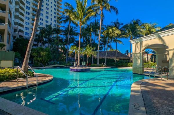 Turnberry On The Green, 19501 W Country Club Dr #605, Aventura, Florida 33180, image 1