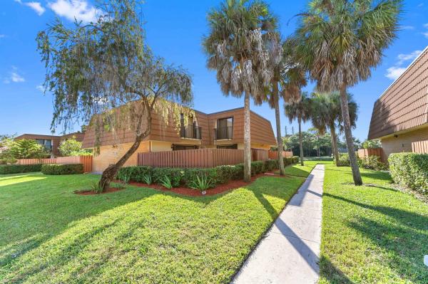 Village Of Sandalwood Lakes North, 146 Heritage Way, West Palm Beach, Florida 33407, image 1