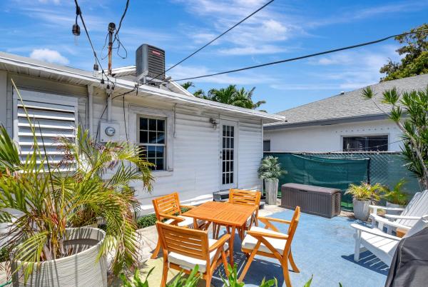 Lake Worth Town, 422 N H St, Lake Worth Beach, Florida 33460, image 1