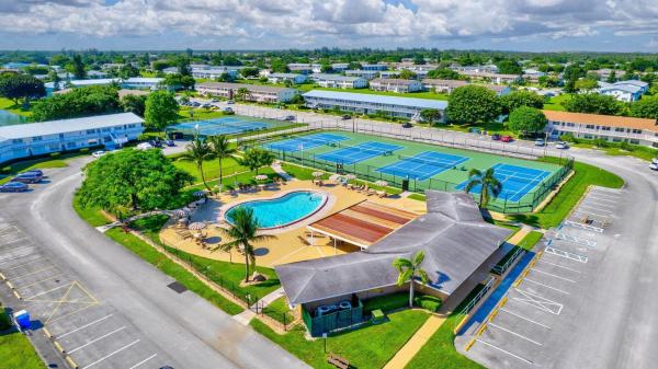 116 Oxford 200, West Palm Beach, Florida 33417, image 1