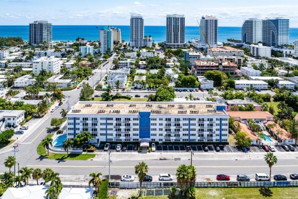 Bayshore Embassy, 550 Bayshore Dr #506, Fort Lauderdale, Florida 33304, image 1