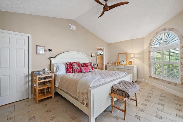 2608 Fairway Dr N, Jupiter, Florida 33477, image 2