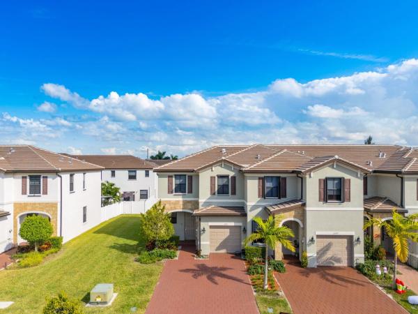 Aquabella, 11101 W 33rd Ct #, Hialeah, Florida 33018, image 1