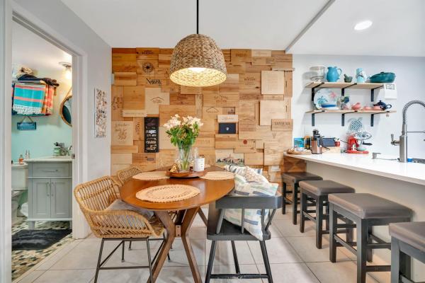 Village Of Sandalwood Lakes North, 148 Heritage Way, West Palm Beach, Florida 33407, image 1