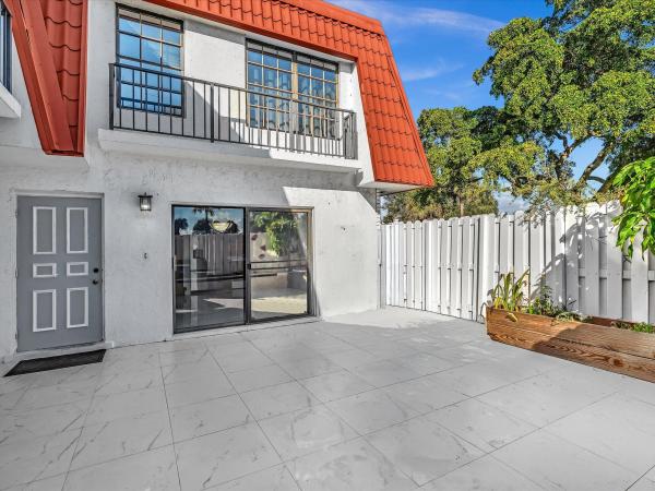Golfview Harbour Townhouses, 1441 Princeton Ln, Boynton Beach, Florida 33426, image 1