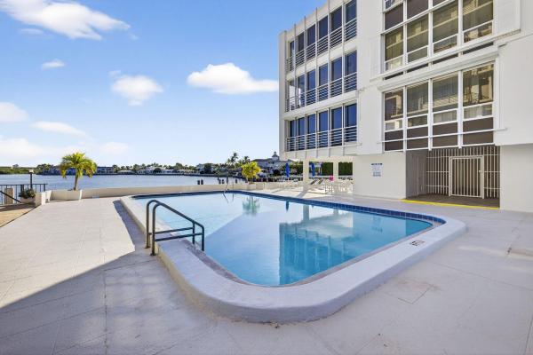 Rogers East, 900 NE Spanish River Blvd #2w, Boca Raton, Florida 33431, image 1