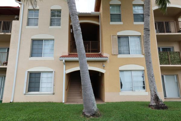 Emerald Isle At Laguna Lakes, 4240 San Marino Blvd #304, West Palm Beach, Florida 33409, image 1