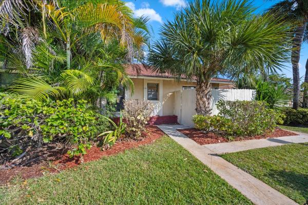 Seaway Patio Villas, 197 SE 1st Cir #15b, Boynton Beach, Florida 33435, image 1