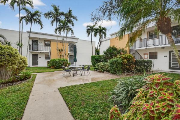 Town & Country Estates, 501 Dotterel Rd #27C, Delray Beach, Florida 33444, image 2