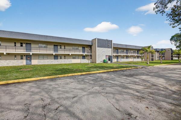 Versailles Gardens, 7925 Colony Cir S #203, Tamarac, Florida 33321, image 1