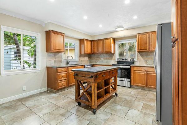 121 NE Spanish Ct, Boca Raton, Florida 33432, image 1