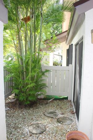 Applewood Village 3, 4635 Carambola Cir N #2717, Coconut Creek, Florida 33066, image 1