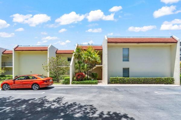 Garden Court Villas, 1707 Consulate Pl #202, West Palm Beach, Florida 33401, image 3
