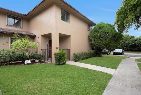 Alhambra Village, 2206 NW 39th Ave, Coconut Creek, Florida 33066, image 1