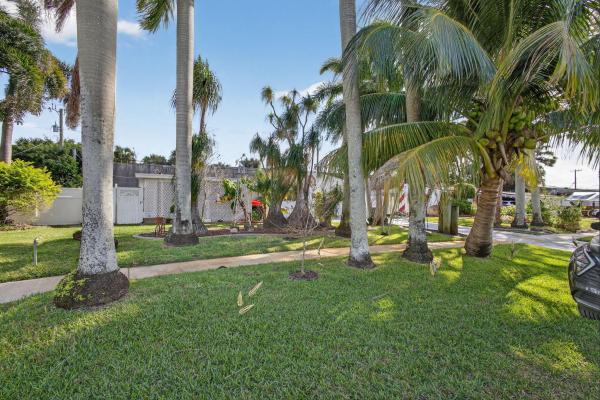 Palm Beach Square, 9520 Birmingham Dr, Palm Beach Gardens, Florida 33410, image 1