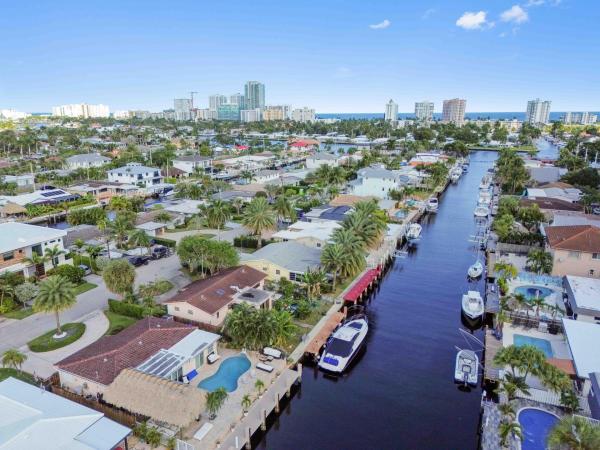 Pompano Isles, 2576 SE 14th St, Pompano Beach, Florida 33062, image 2
