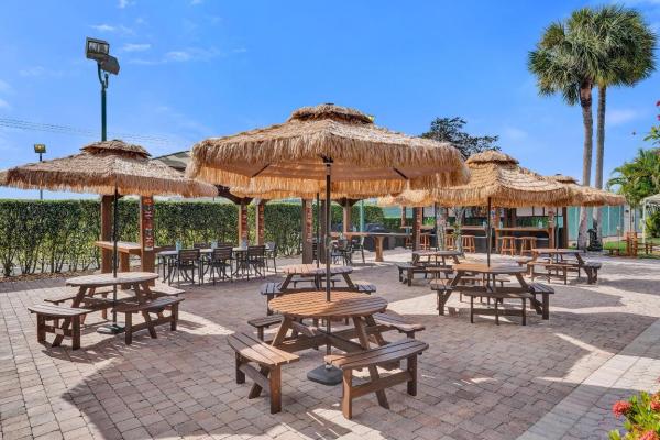 Golden Lakes Village, 140 Lake Meryl Dr, West Palm Beach, Florida 33411, image 1