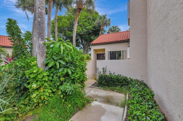 South Lake At Dos Lagos, 22 Via De Casas Sur #101, Boynton Beach, Florida 33426, image 1