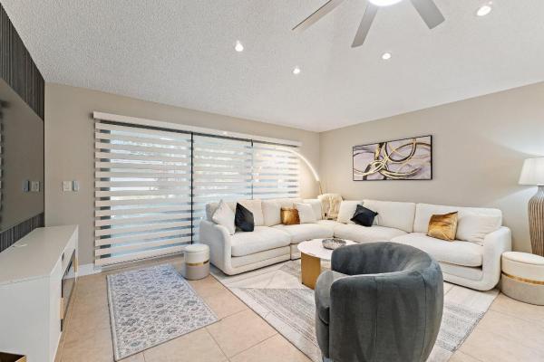 212 Club Dr, Palm Beach Gardens, Florida 33418, image 3