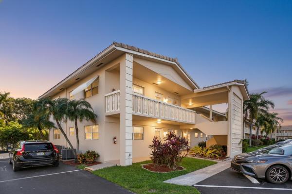 Venetian Park Gardens, 2131 NE 42nd Ct #212e, Lighthouse Point, Florida 33064, image 1