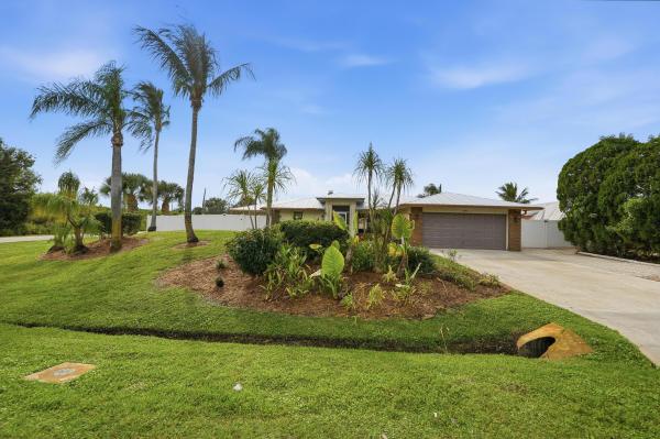 798 SE Thanksgiving Ave, Port St. Lucie, Florida 34984, image 2