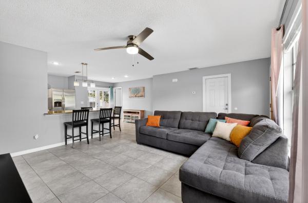 Hidden Oaks, 902 SW Dalton Ave, Port St. Lucie, Florida 34953, image 3