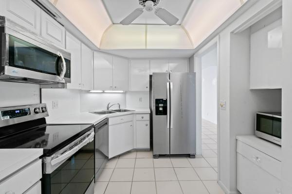 Jefferson Tower, 2425 Presidential Way #801, West Palm Beach, Florida 33401, image 2