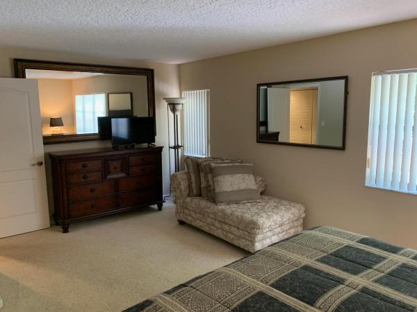 Uno Lago, 49 Uno Lago Dr, Juno Beach, Florida 33408, image 2