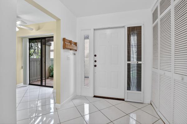 Applewood Village 1, 2720 Carambola Cir N #17104, Coconut Creek, Florida 33066, image 1