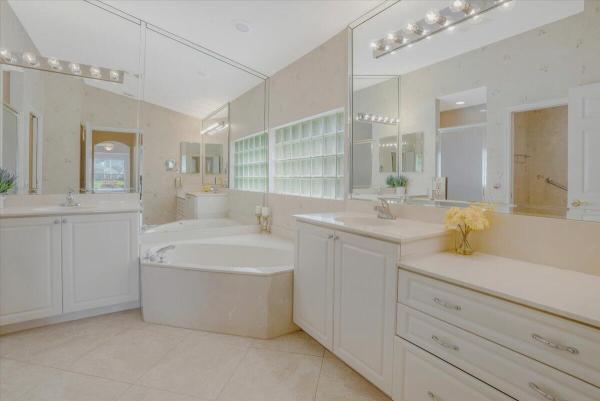Cascade Lakes, 5350 Angel Wing Dr, Boynton Beach, Florida 33437, image 2